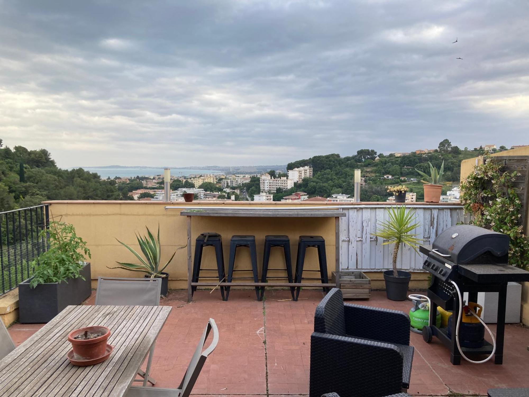 T2 Traversant Avec Une Grande Terrasse Et Piscine Cagnes-sur-Mer Exterior foto