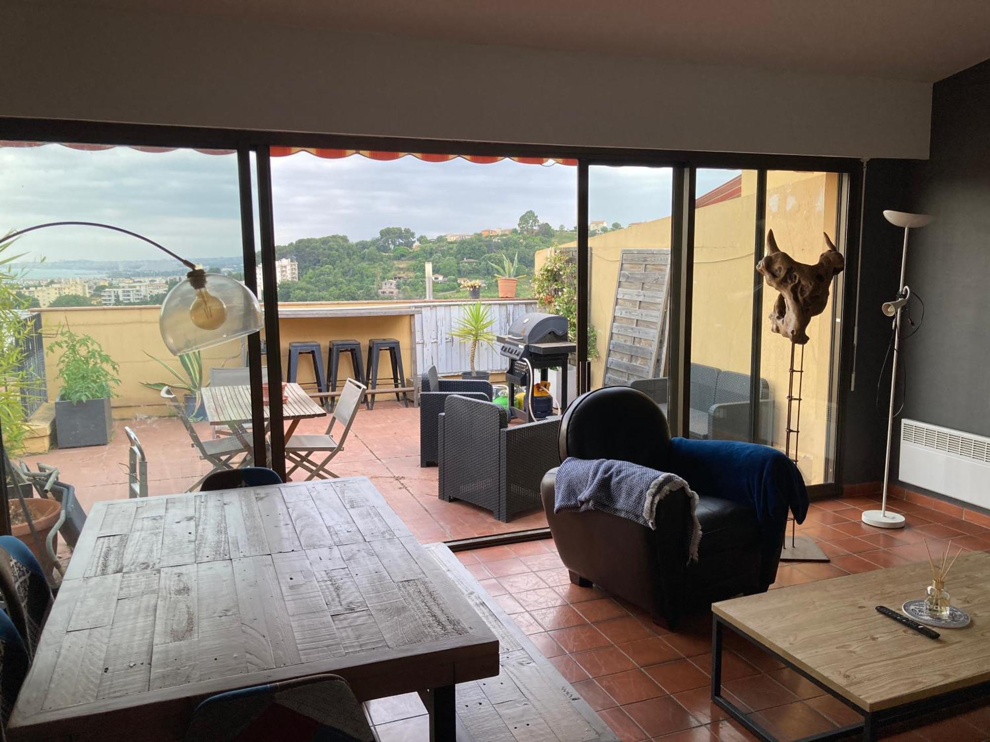 T2 Traversant Avec Une Grande Terrasse Et Piscine Cagnes-sur-Mer Exterior foto