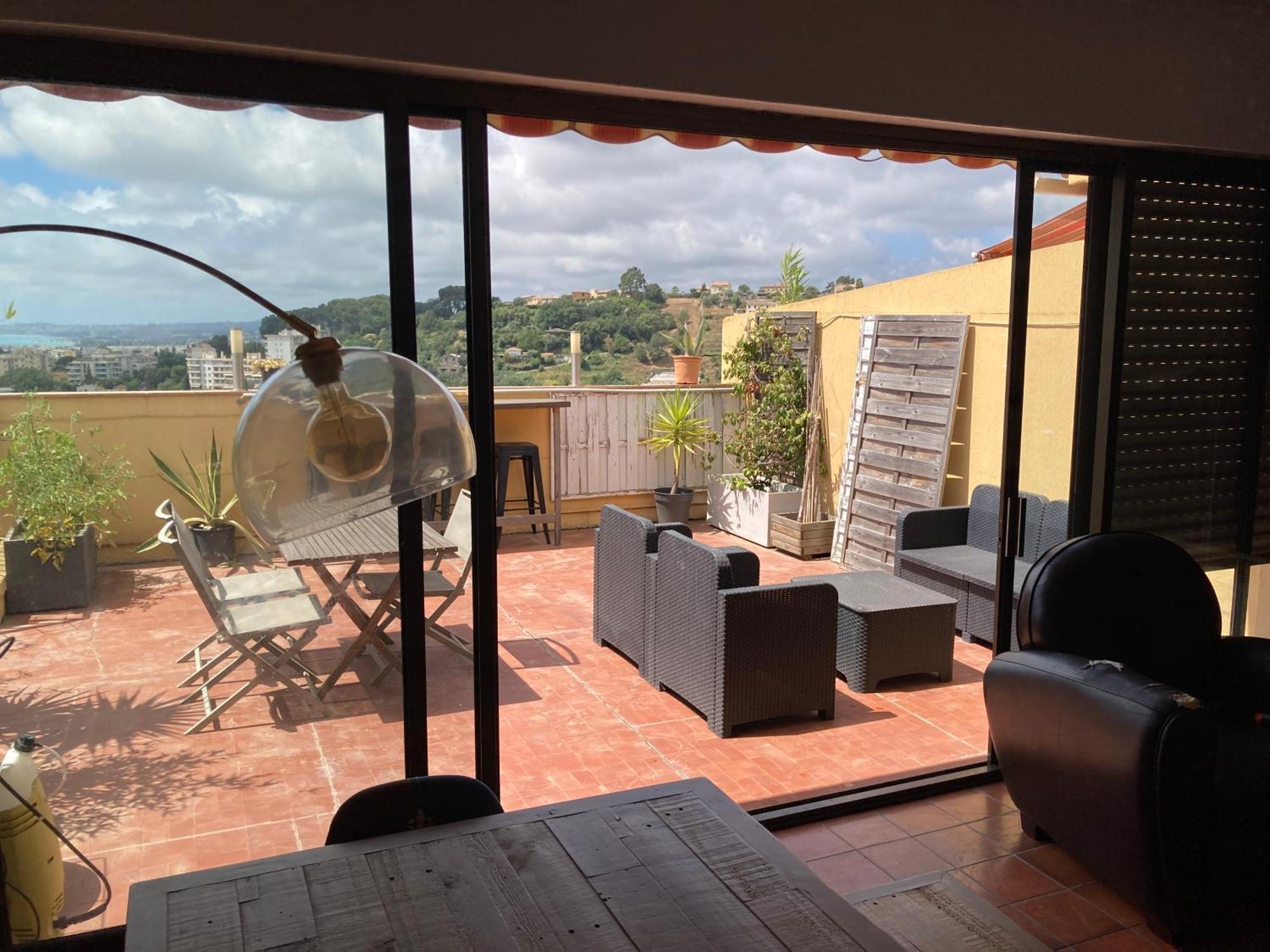 T2 Traversant Avec Une Grande Terrasse Et Piscine Cagnes-sur-Mer Exterior foto