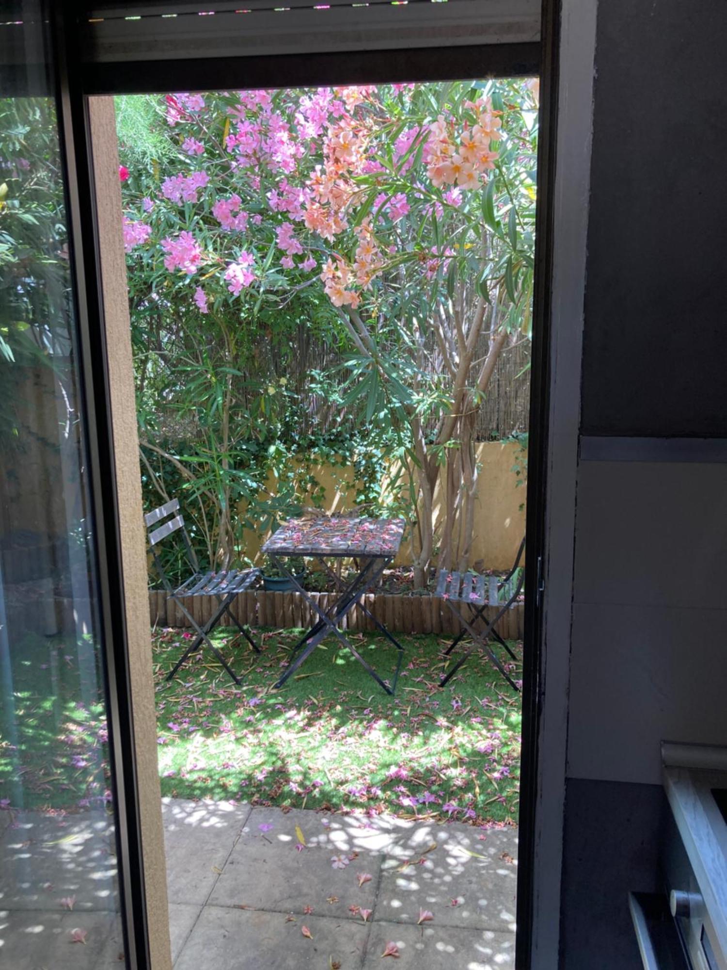 T2 Traversant Avec Une Grande Terrasse Et Piscine Cagnes-sur-Mer Exterior foto