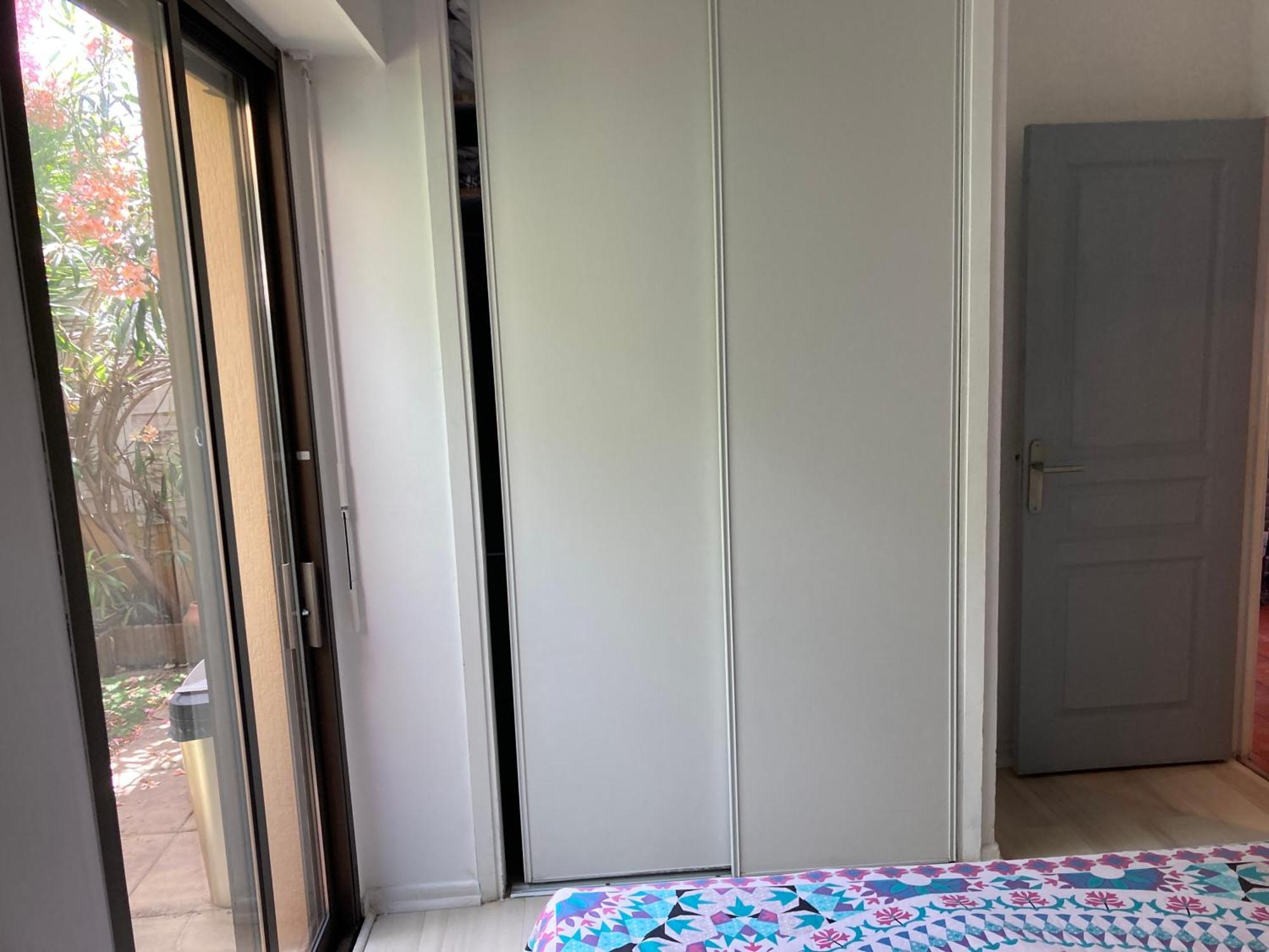 T2 Traversant Avec Une Grande Terrasse Et Piscine Cagnes-sur-Mer Exterior foto